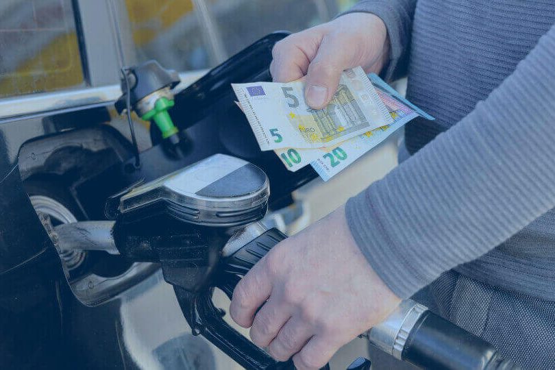 How to reduce fuel expenses with fleet management software